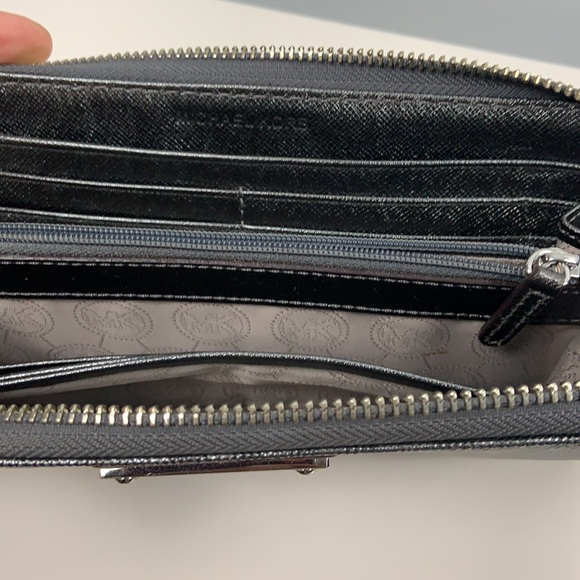 🎁 Michael Kors zip around Gray Metallic Wallet comes w gift - Picture 7 of 9